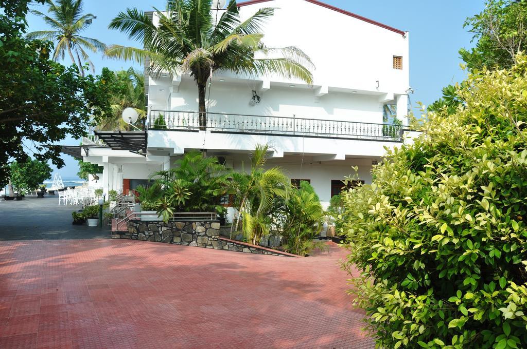 Goviyapana Beach Hotel Ahangama Esterno foto