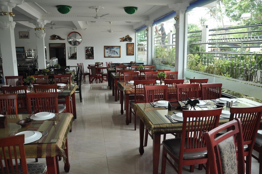 Goviyapana Beach Hotel Ahangama Esterno foto
